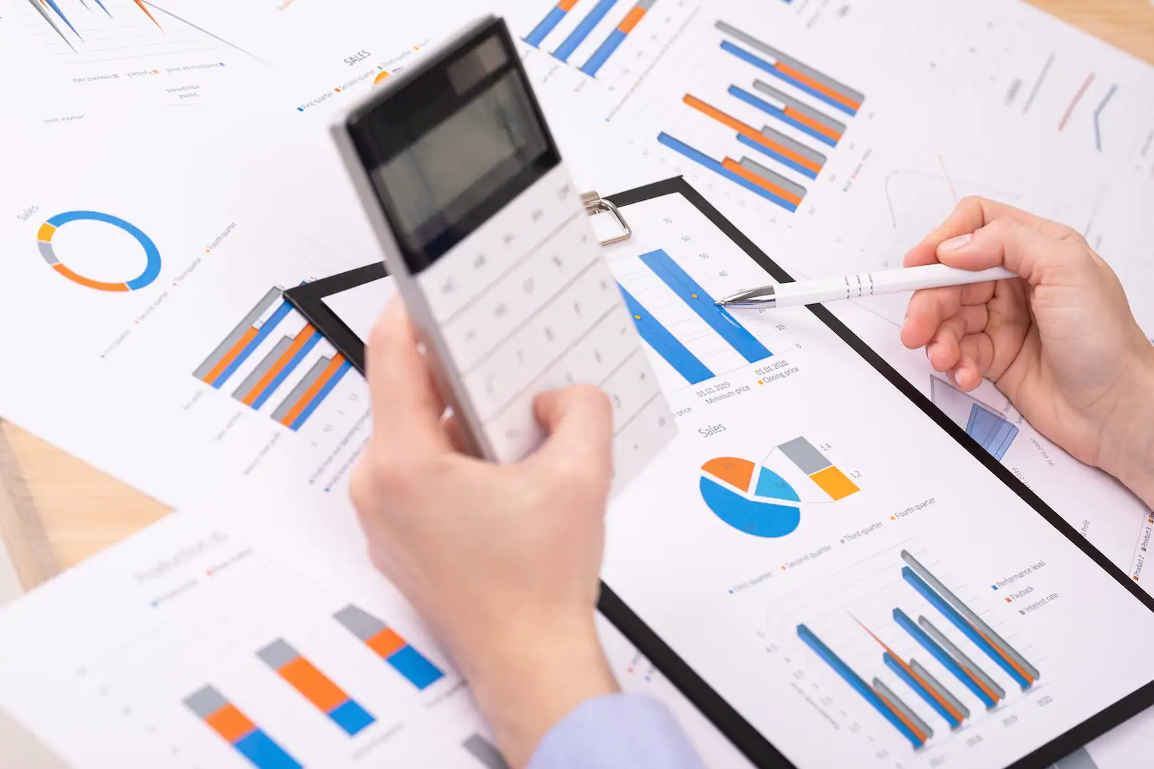 Analyzing waste data with calculator and charts for effective waste management strategies.